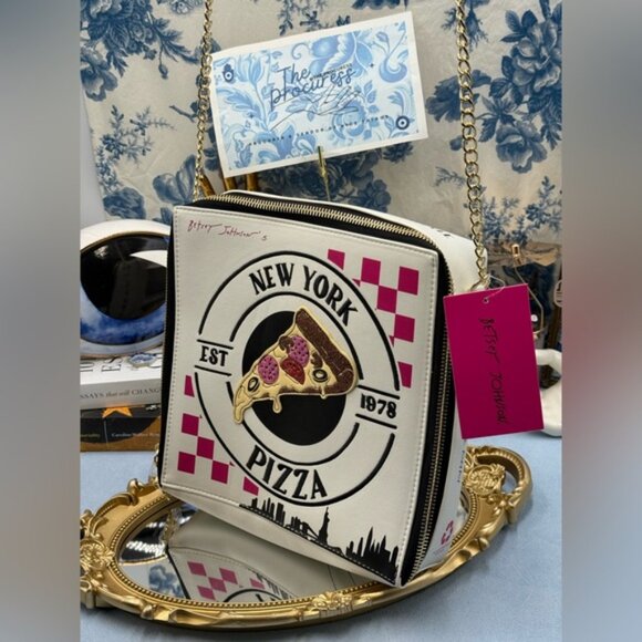 🆕 BETSEY JOHNSON 🧿 NWT A Matter Of Crust Novelty NYC Pizzabox Crossbody Bag - Picture 4 of 16